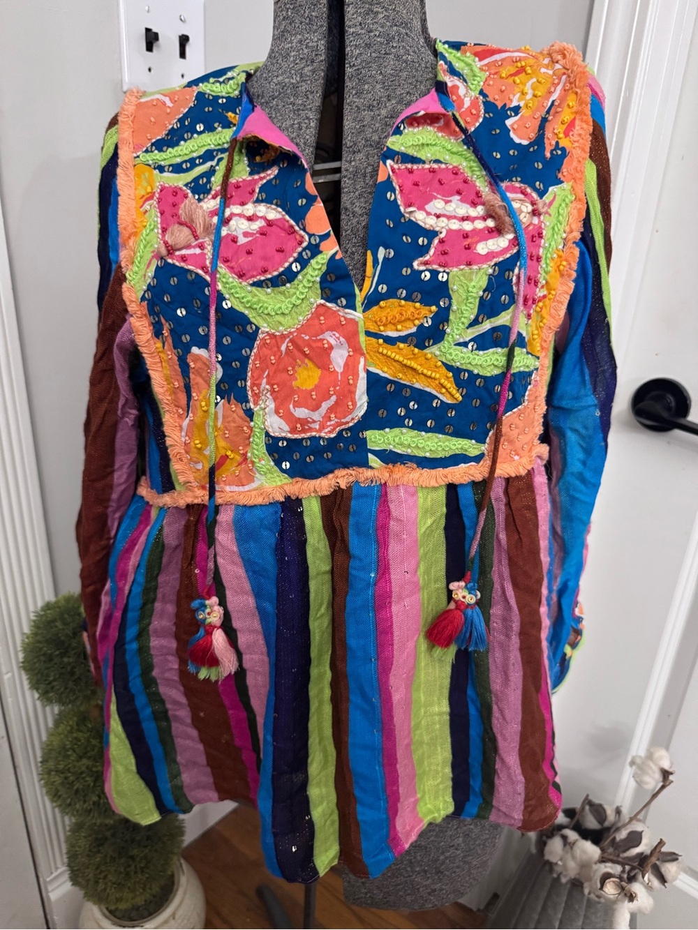 Women’s Anthropologie Verb Multicolor Embroidered Floral Peasant Top Medium